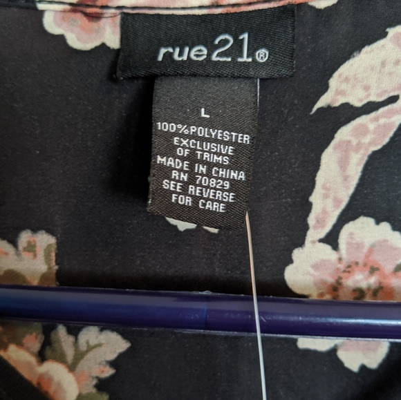Rue 21 floral top - Picture 3 of 4
